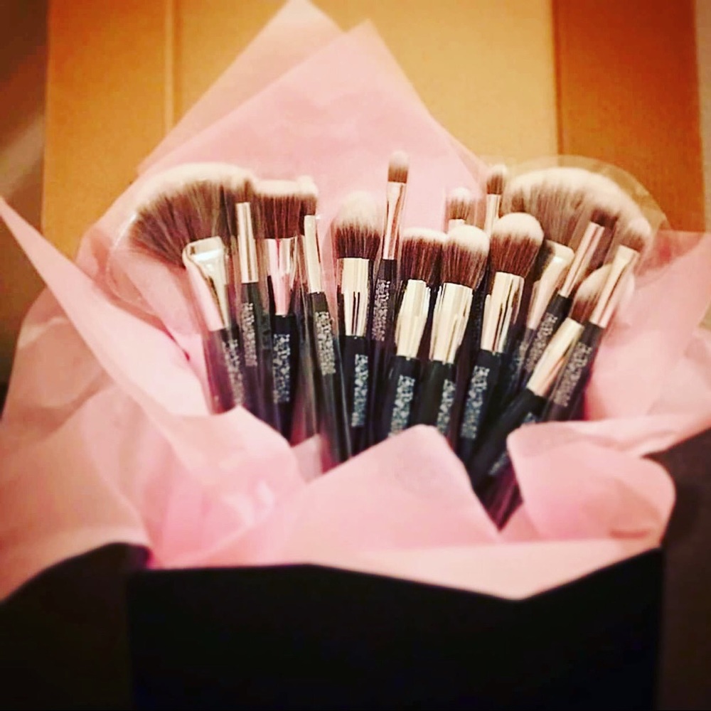 BODACIOUSLY GLAM'D 8PCS BRUSH SET